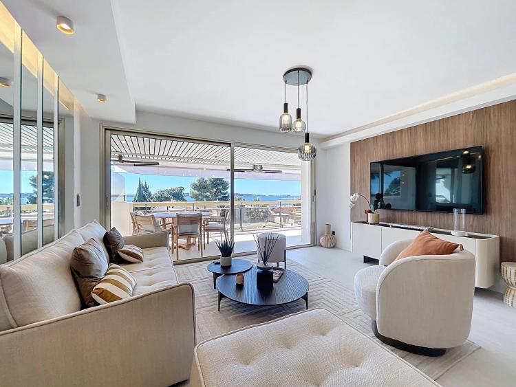 APPARTEMENT 4 PIECES  - CANNES PALM BEACH - VUE MER