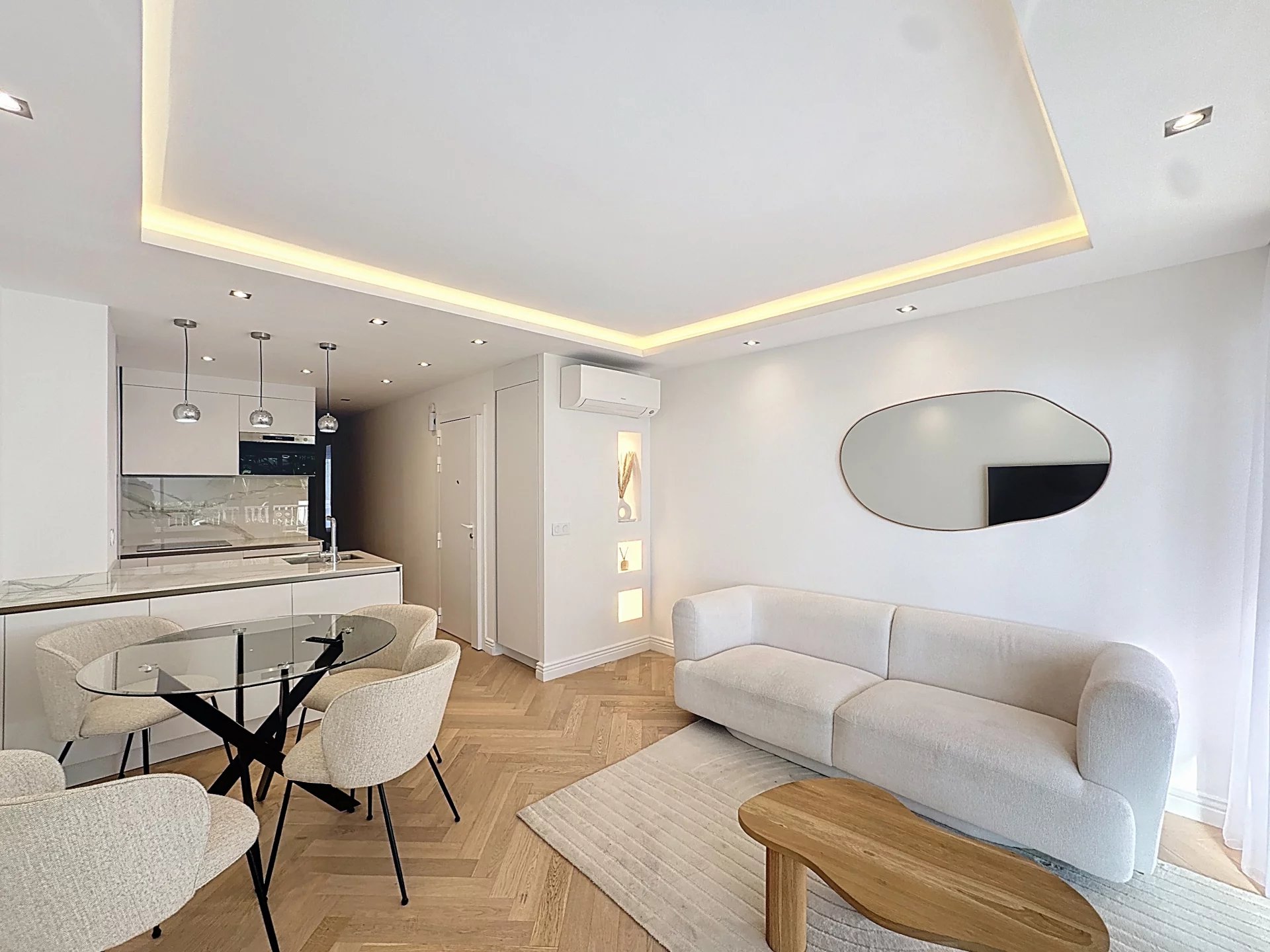 CANNES PALM BEACH — FRONT DE MER