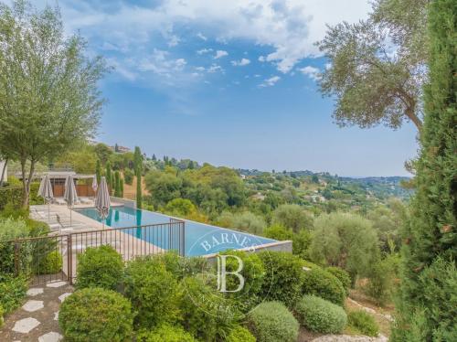 Saint-Paul de Vence – Appartement d’exception avec vaste terrasse et vue mer