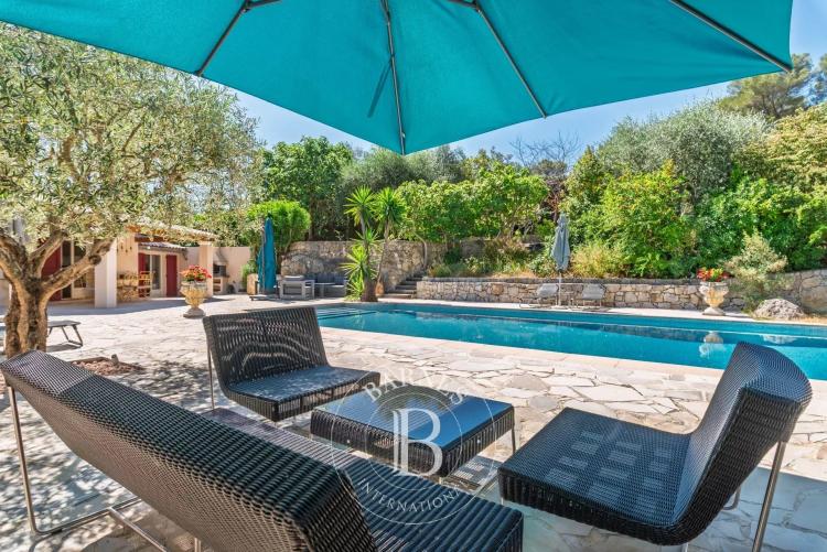 Peymeinade - Villa rénovée au calme absolu avec piscine