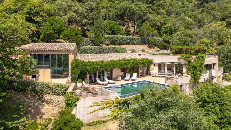 Villa de charme avec piscine et vue