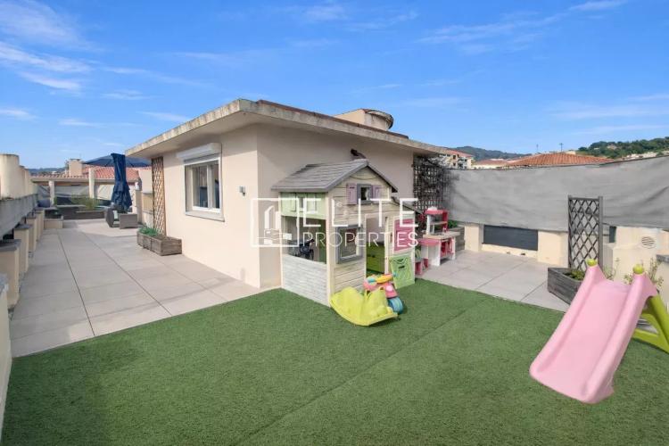 EXEPTIONNEL APPARTEMENT T5 en DUPLEX 109m² + TOIT TERRASSE de 75m² à VALLAURIS avec Garage.