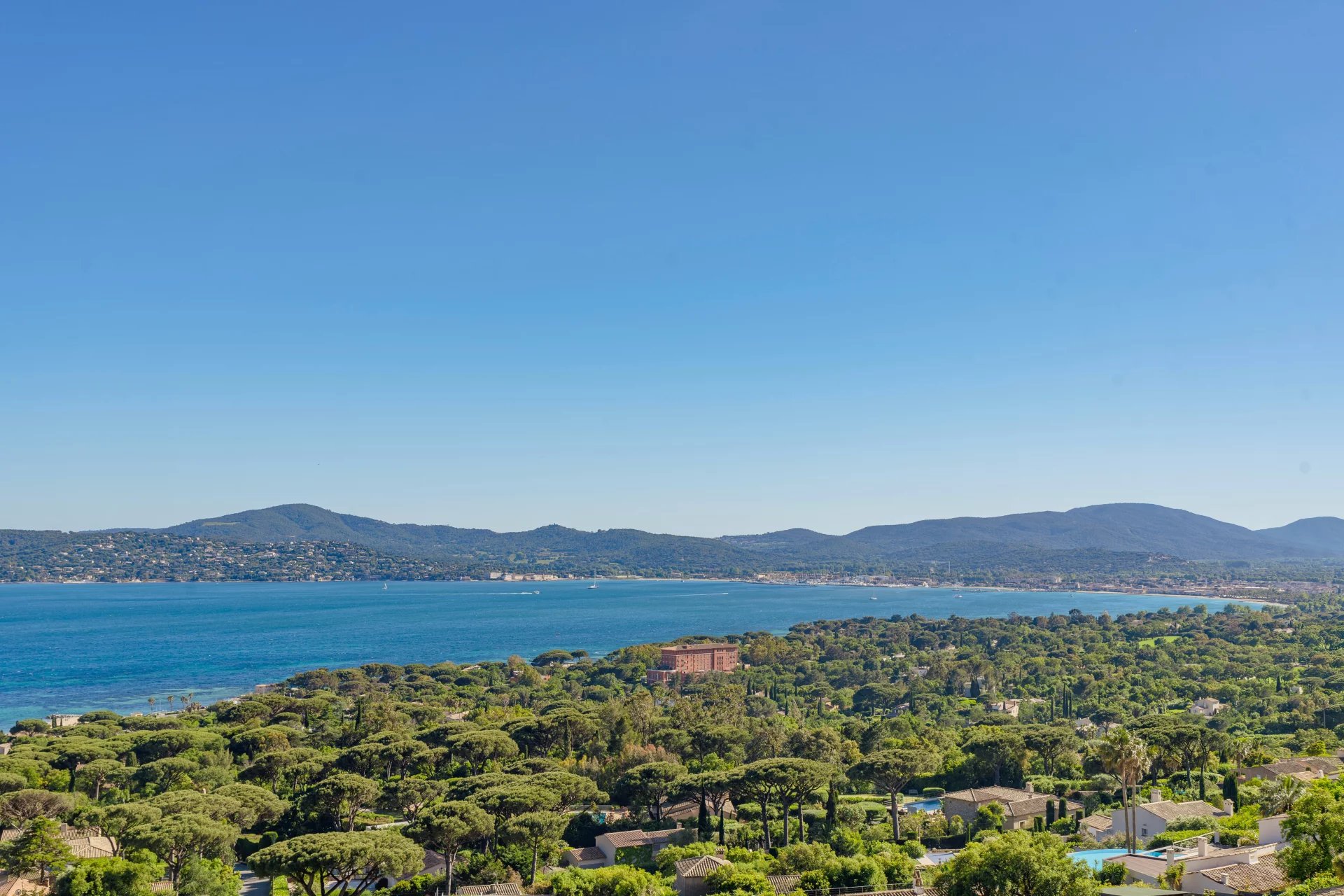 Villa neuve avec vue mer panoramique à vendre à Beauvallon