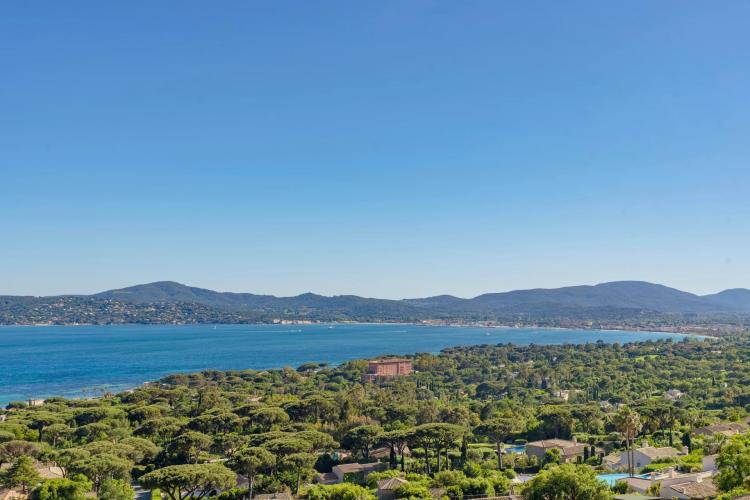 Villa neuve avec vue mer panoramique à vendre à Beauvallon