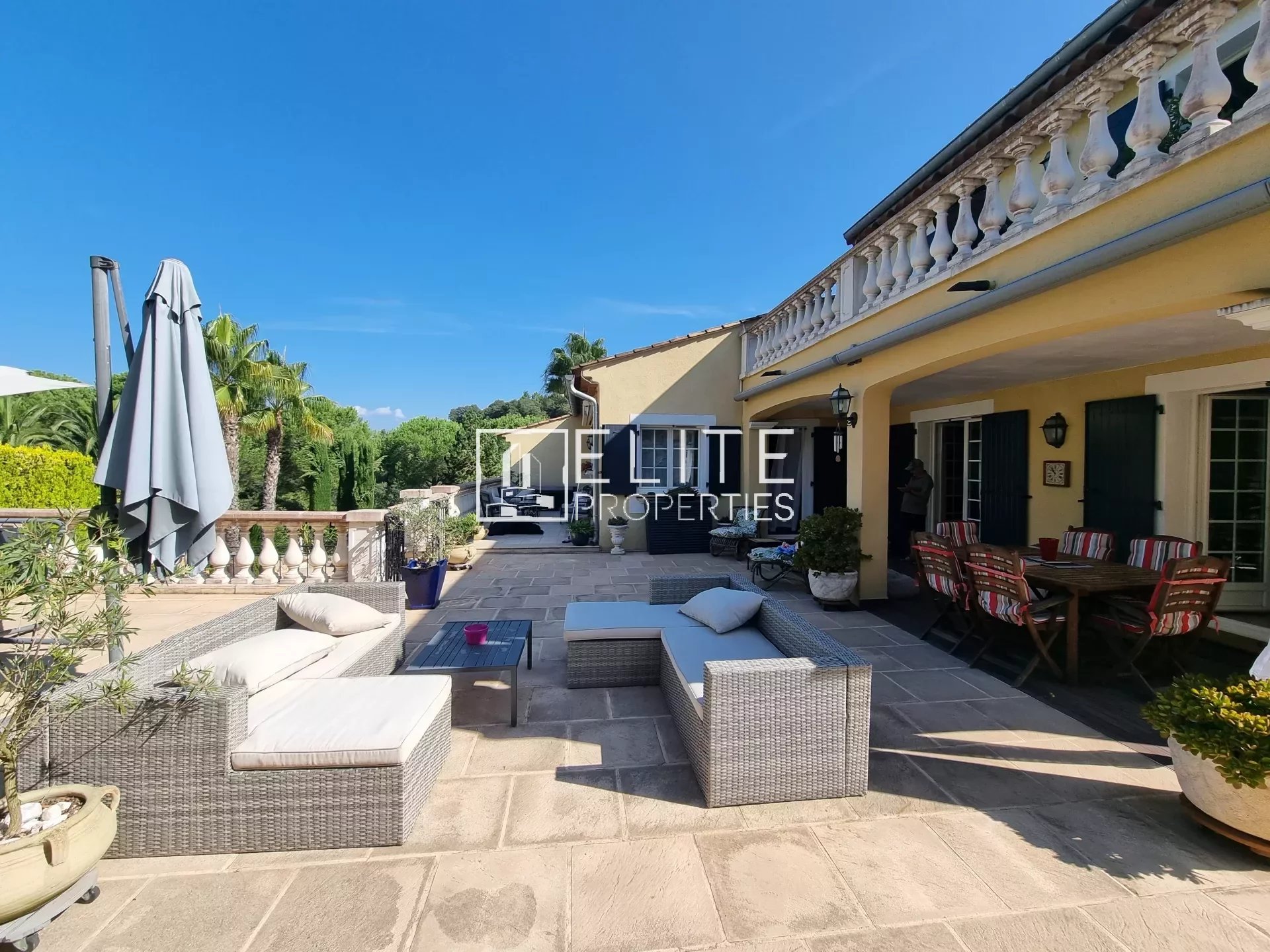 VILLA DE 203m² SUR 3212m² DE TERRAIN LES ADRETS