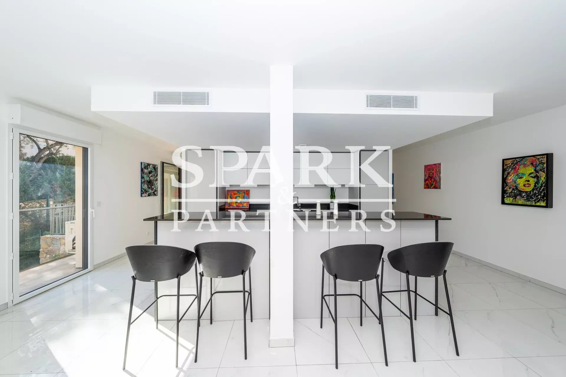 Roqbrune Cap Martin - Moderne appartement de 3 pièces avec jardin