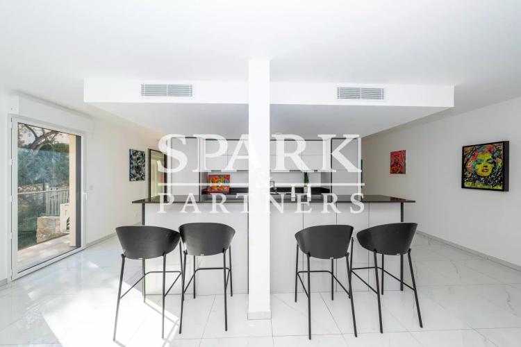 Roqbrune Cap Martin - Moderne appartement de 3 pièces avec jardin