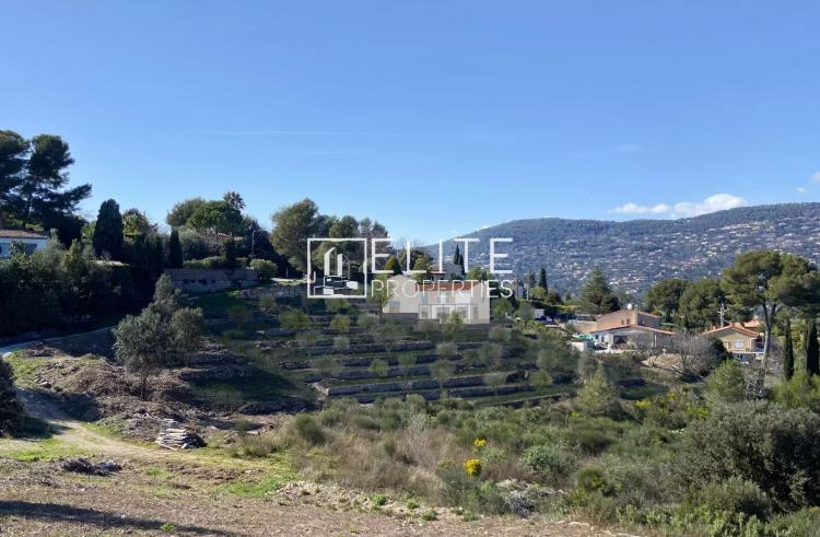 TERRAIN CONSTRUCTIBLE DE 2140m² PEYMEINADE