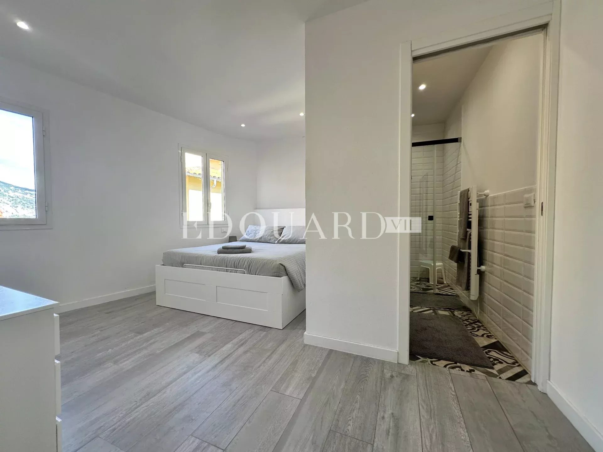 Quatre pièces en duplex avec spectaculaire terrasse sur le toit et époustouflante vue mer panoramique