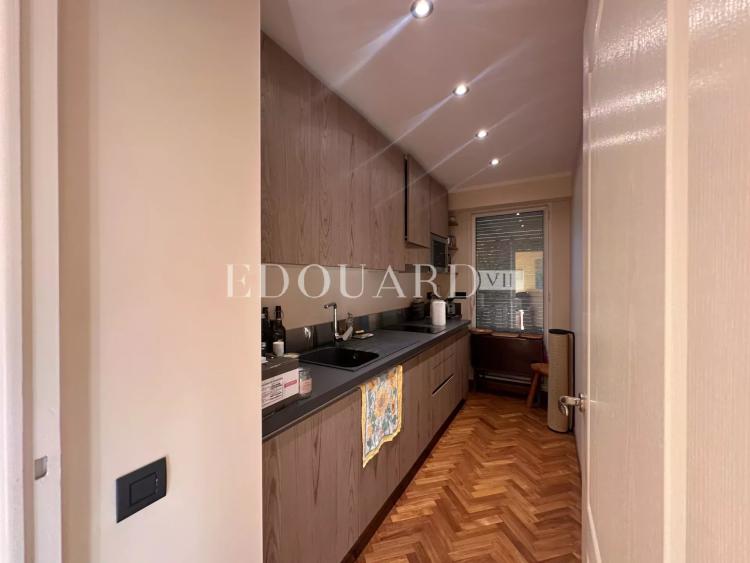 Dans résidence de luxe, deux pièces avec terrasse, balcon, belle vue mer,  cave et parking en sous-sol