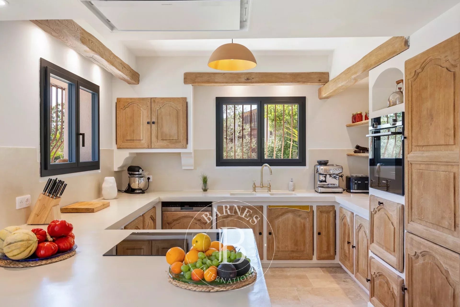 Élégante villa rénovée avec vue panoramique sur Saint-Paul de Vence