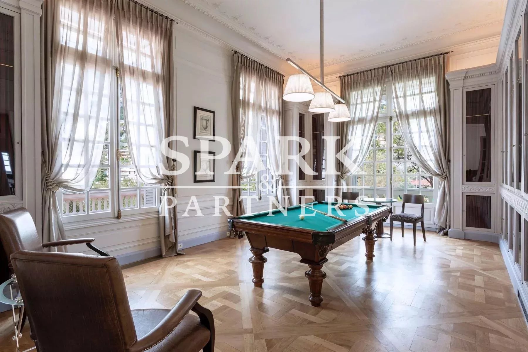 Roquebrune Cap Martin - Villa de prestige limitrophe Monaco