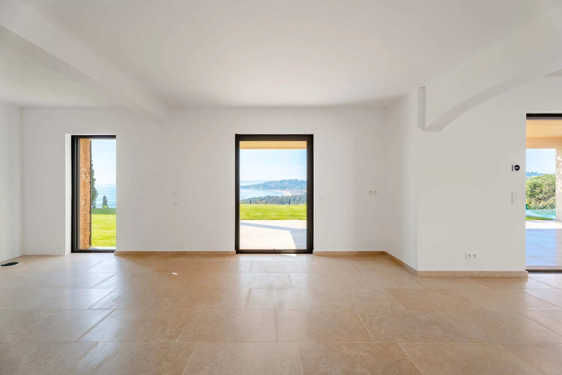 Villa vue mer panoramique à vendre à Sainte-Maxime
