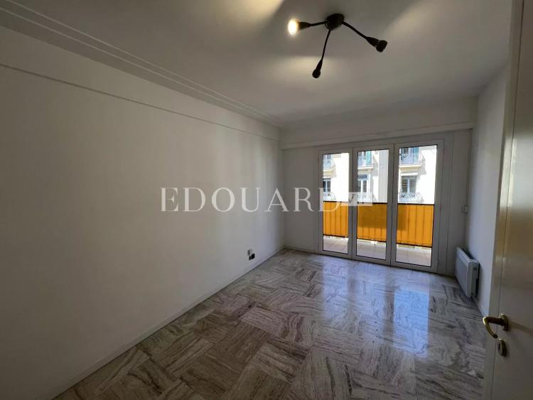 Deux pièces à vendre en bon état avec terrasse et possibilité garage, exclusivité