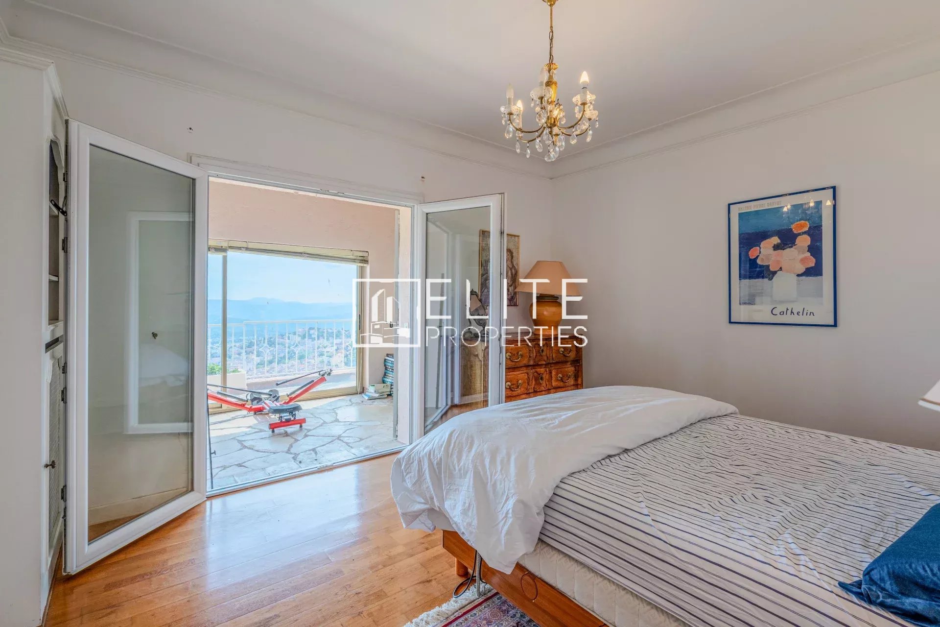 GRASSE - VILLA 221m2 6 pièces