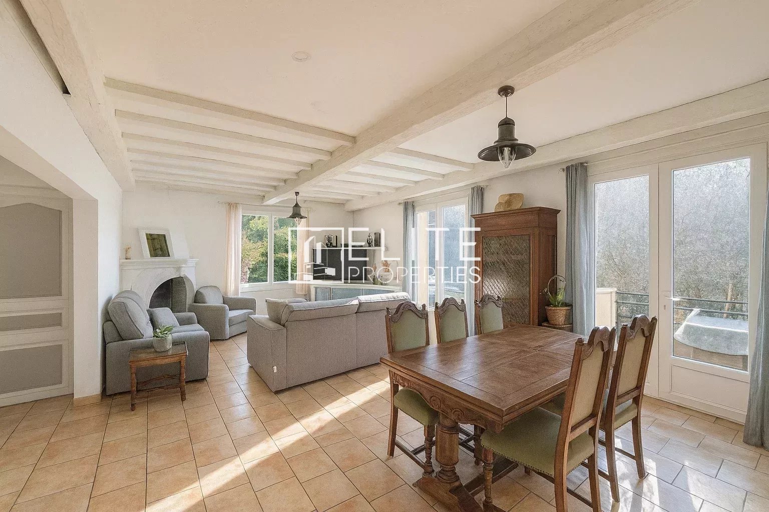 Mougins – Maison avec dépendances, garage XXL et terrain en restanques