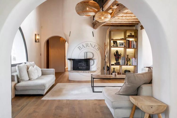 MOUGINS – PROPRIÉTÉ DE CHARME – ADRESSE RECHERCHÉE