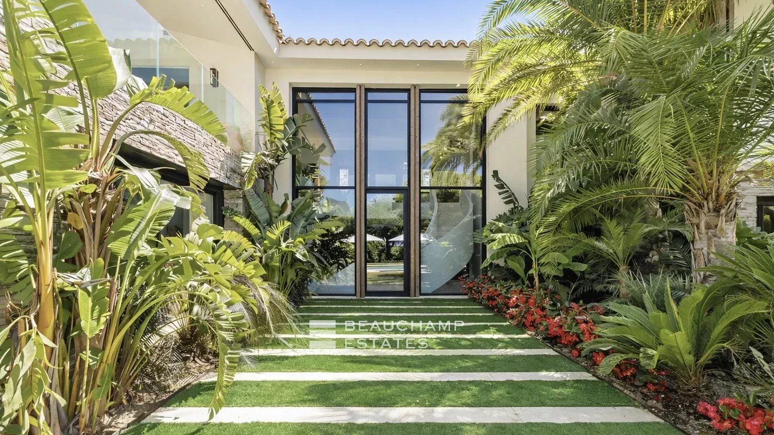 Villa contemporaine ultra luxueuse dans le prestigieux domaine des Parcs de Saint-Tropez.