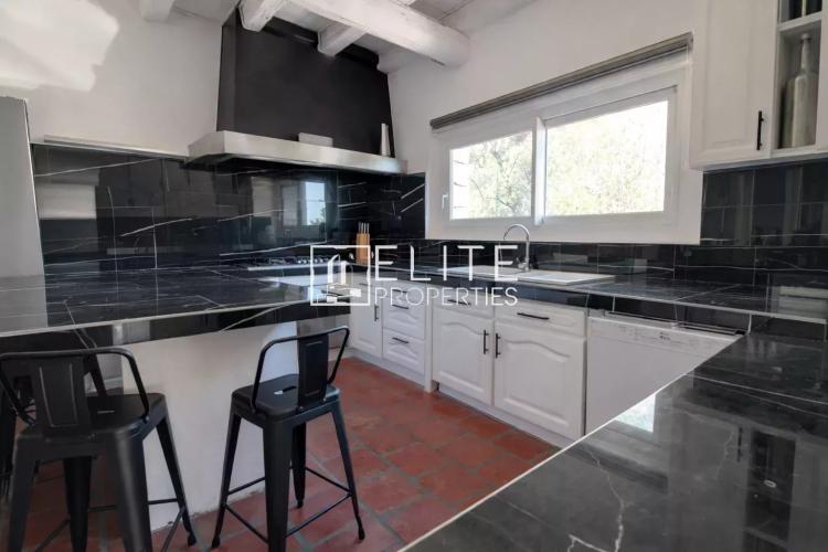 LE TIGNET villa 208 m² + piscine vue dégagée sur le lac de Saint Cassien, mer et collines environnantes