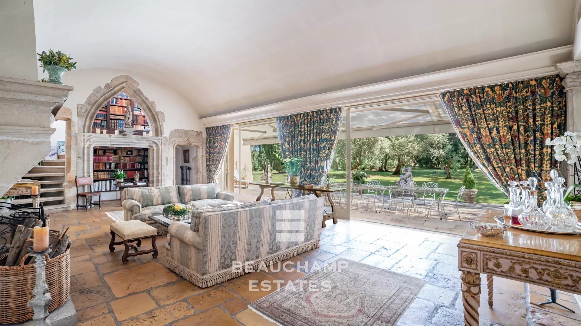 Vente aux enchères : Bastide en pierre 9 chambres  - Auribeau-sur-Siagne