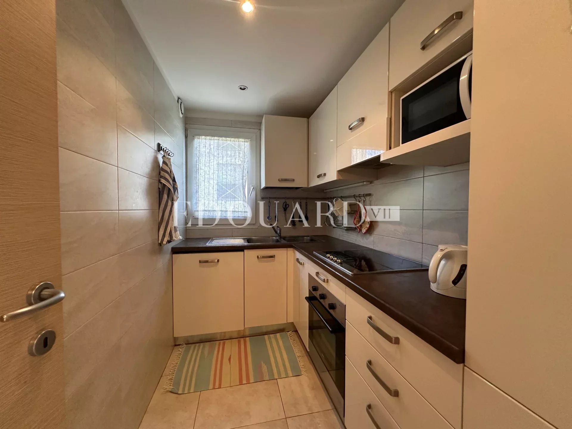 Trois pièces avec terrasse, magnifique vue mer panoramique et double garage