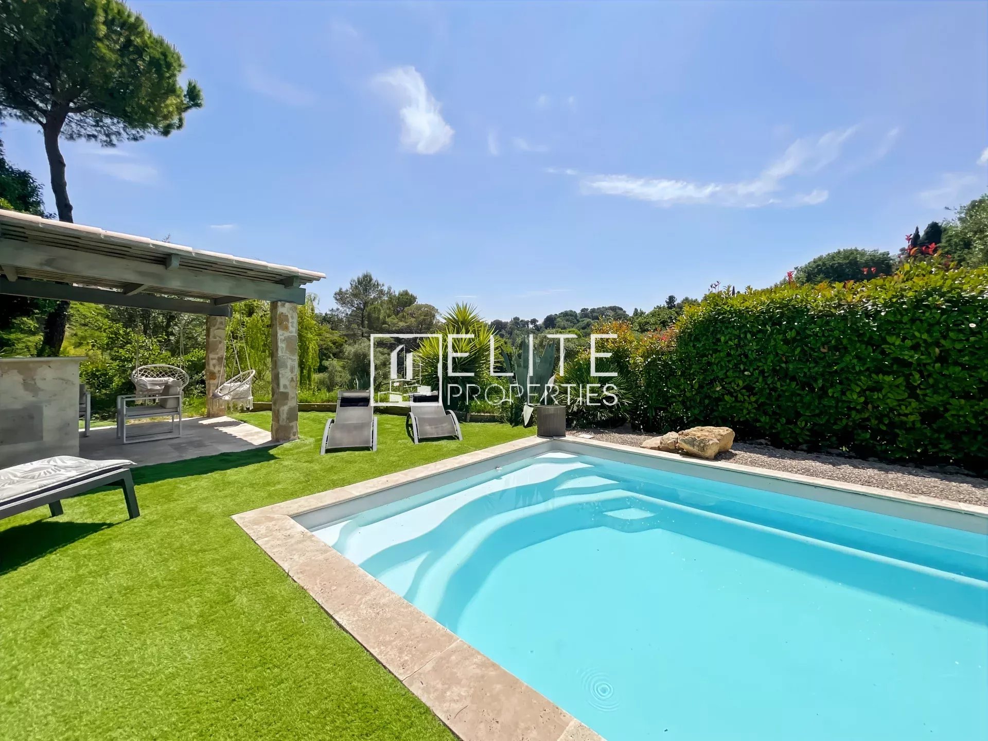 VILLA 8P de 175m² + PISCINE CALME ABSOLU -  MOUGINS