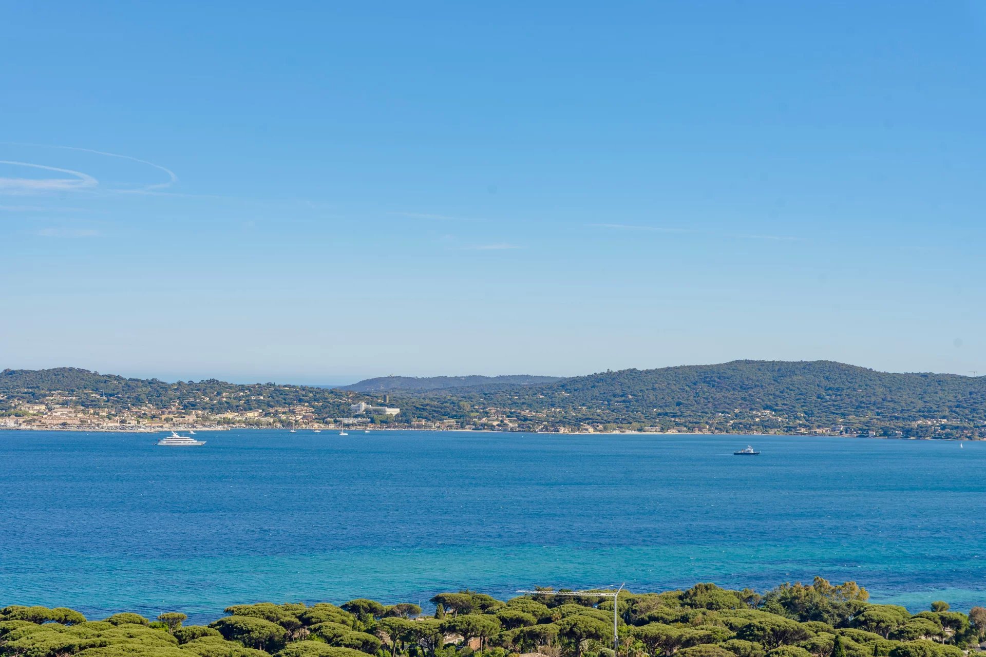 Villa neuve avec vue mer panoramique à vendre à Beauvallon