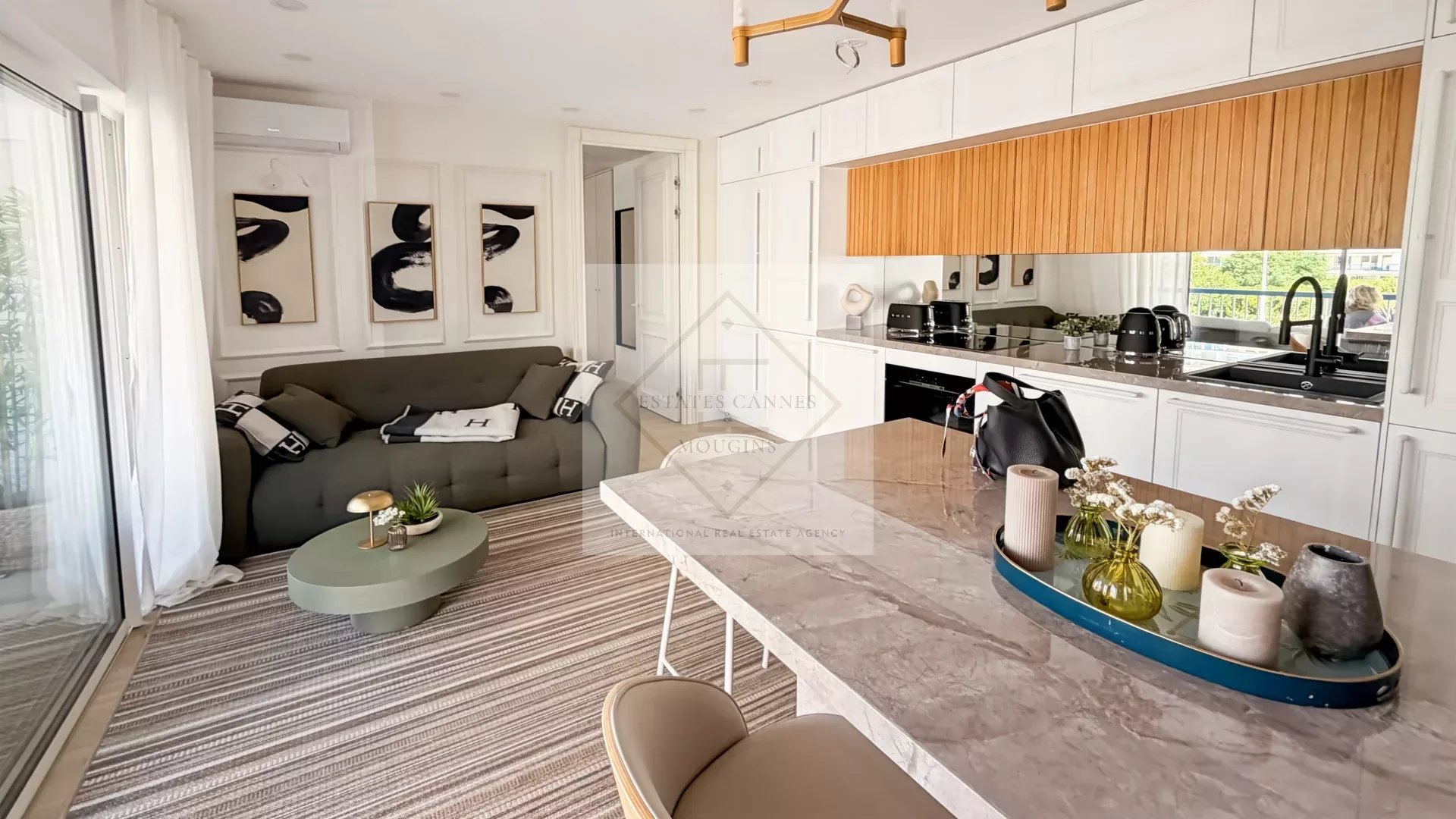 Appartement 3 pièces entièrement rénové – Cannes Palm Beach