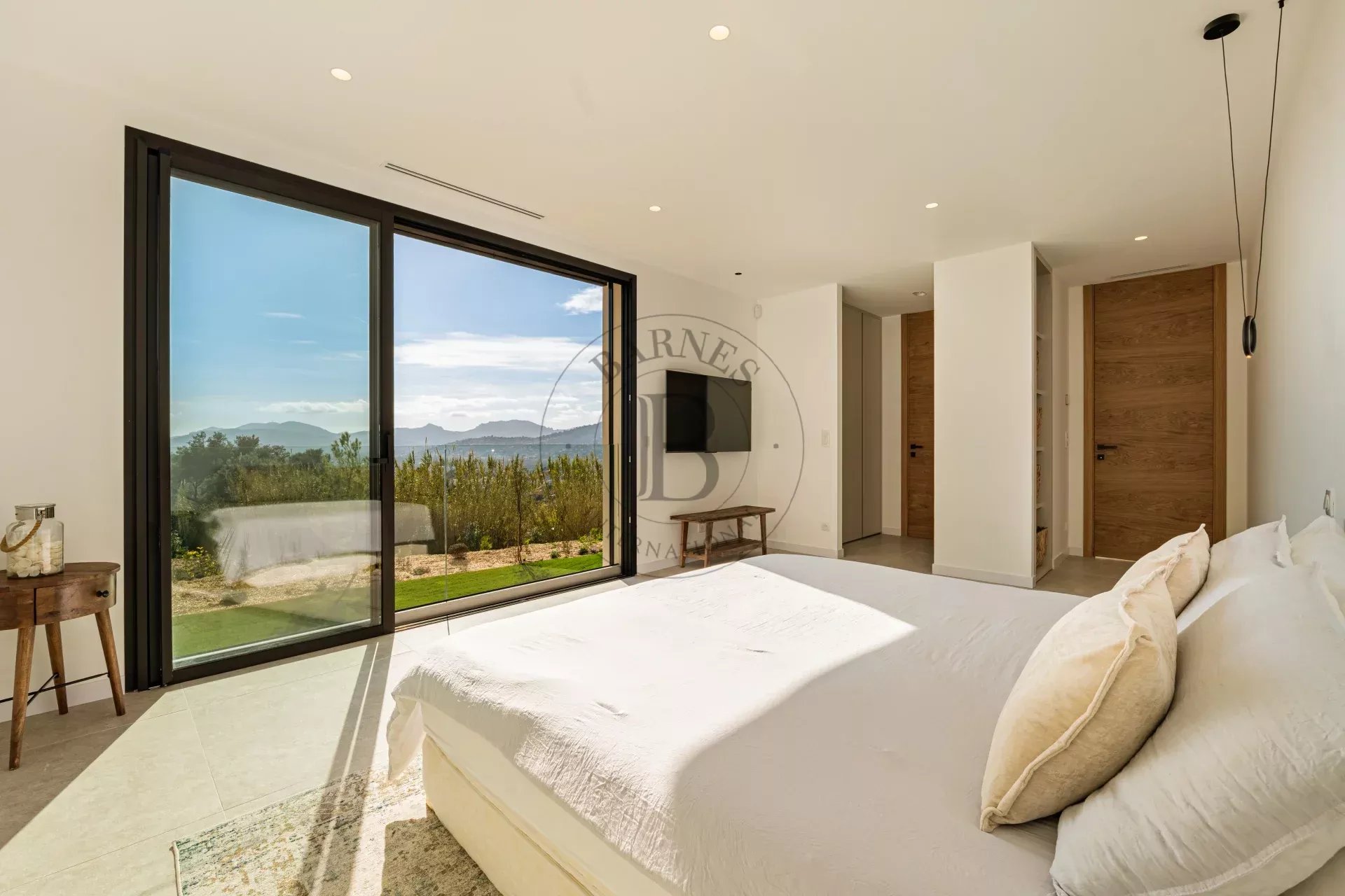 MOUGINS - PROPRIÉTÉ D’EXCEPTION - VUE PANORAMIQUE MER ET MONTAGNE