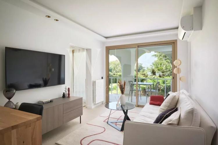 Cannes, la Californie - 2 Pièces contemporain dans résidence de grand standing avec piscine intérieure