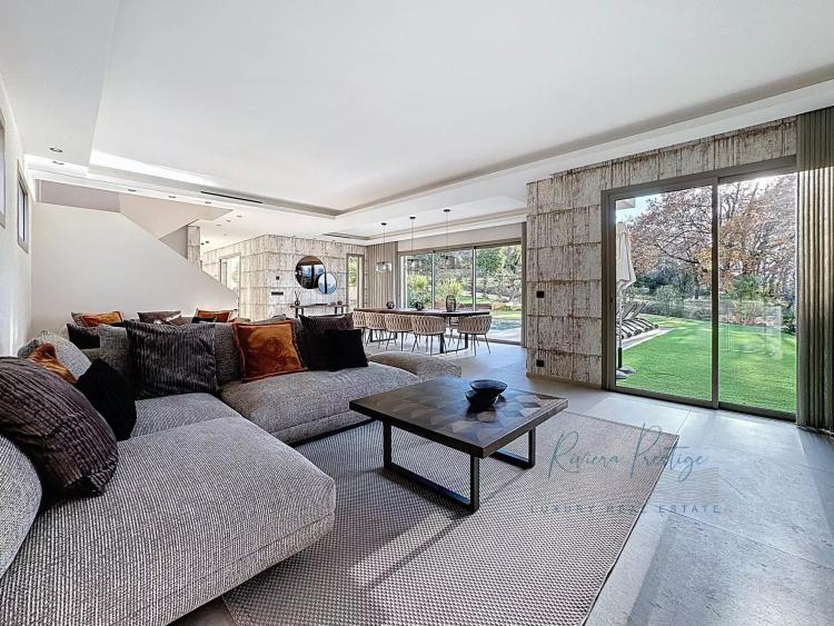 MOUGINS - villa contemporaine neuve