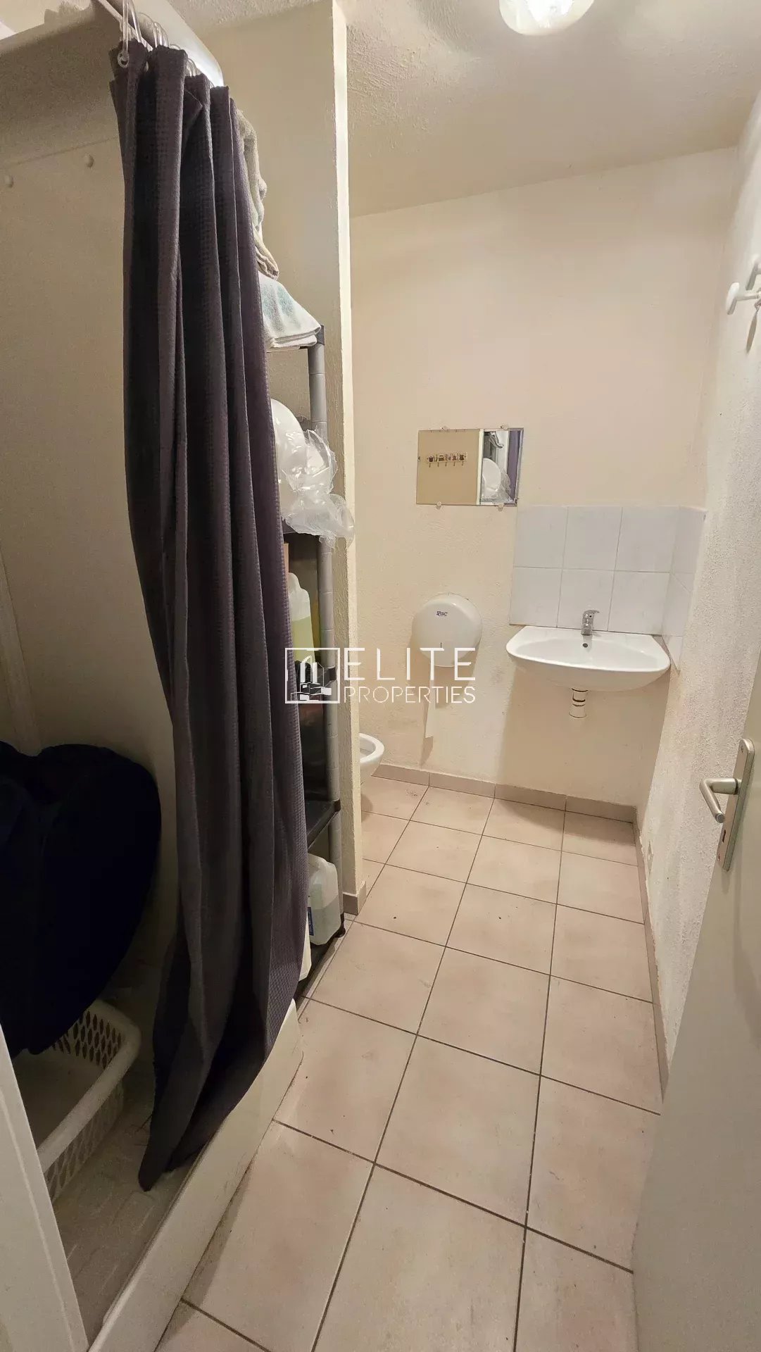 LOCAL COMMERCIAL DE 144m²  – RDC – MOUGINS