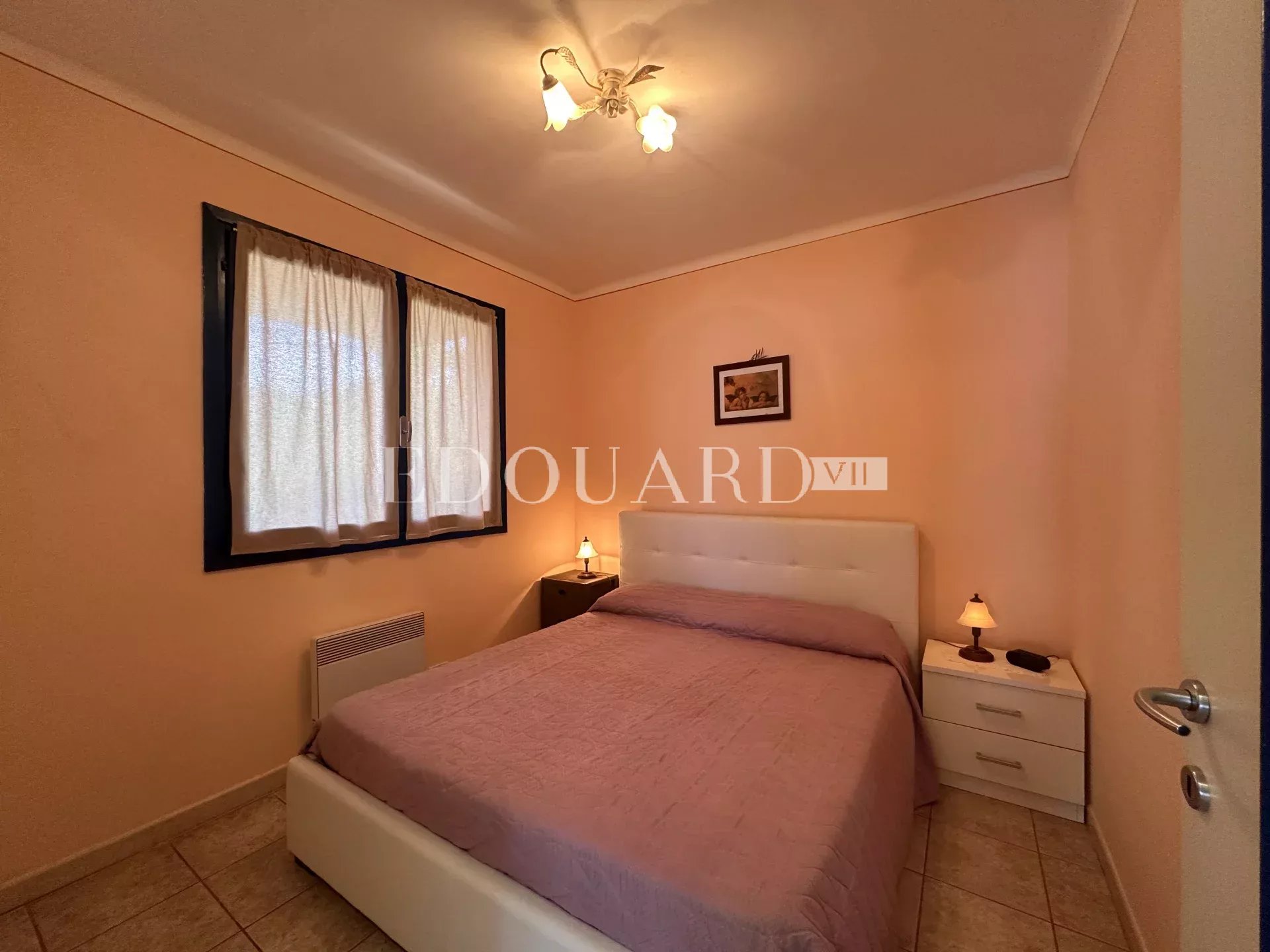 Trois pièces à vendre avec grande terrasse, au cœur du splendide quartier résidentiel de Garavan, exclusivité