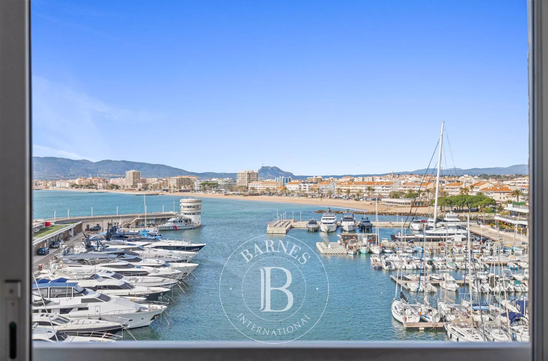 SAINT-RAPHAËL - APPARTEMENT DERNIER ÉTAGE - CENTRE VILLE - VUE MER PANORAMIQUE