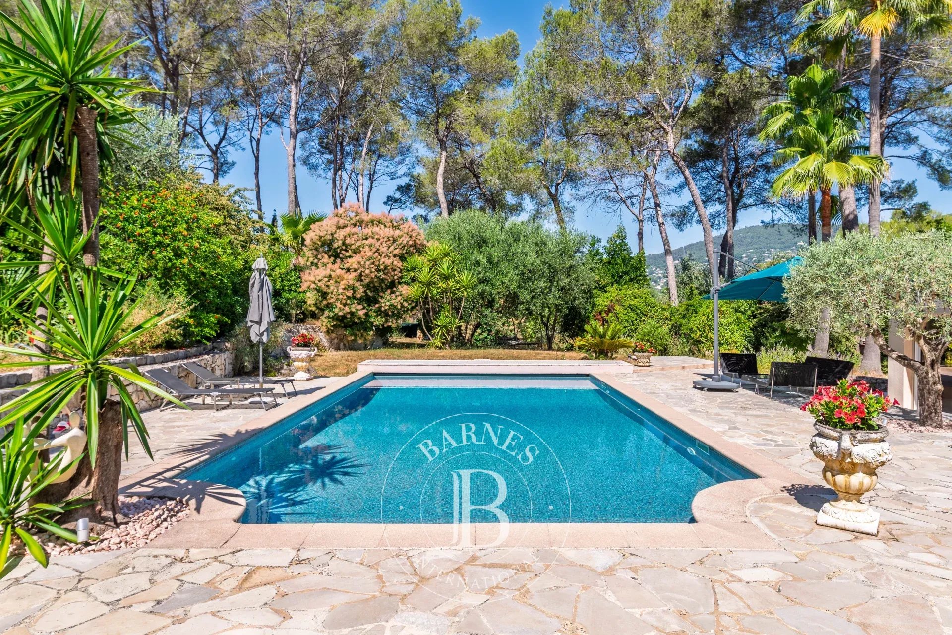 Peymeinade - Villa rénovée au calme absolu avec piscine