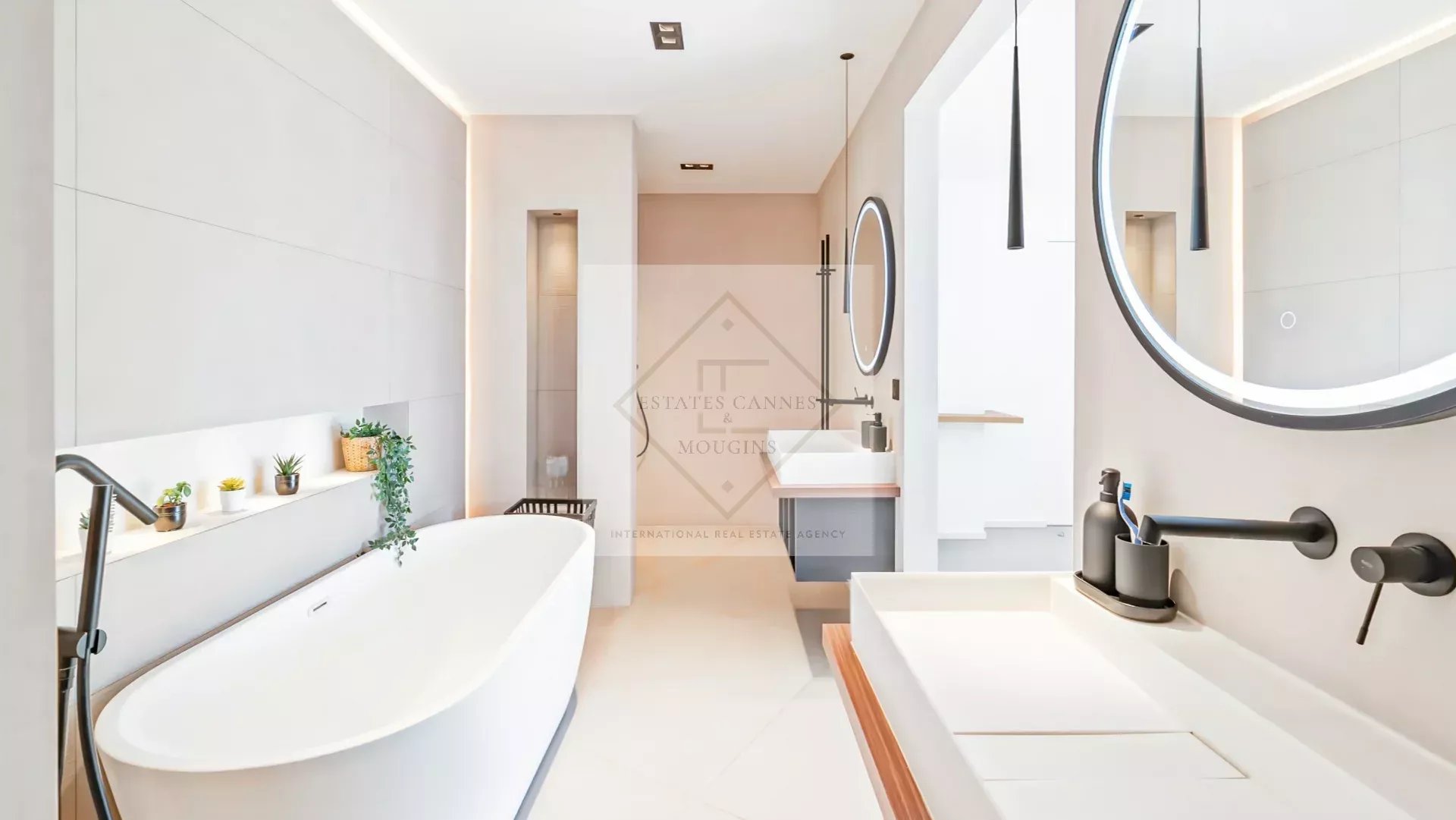 Superbe villa contemporaine – Vue mer panoramique, emplacement privilégié à 10 minutes des plages