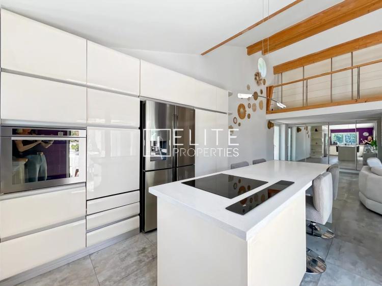 VILLA 8P de 175m² + PISCINE CALME ABSOLU -  MOUGINS