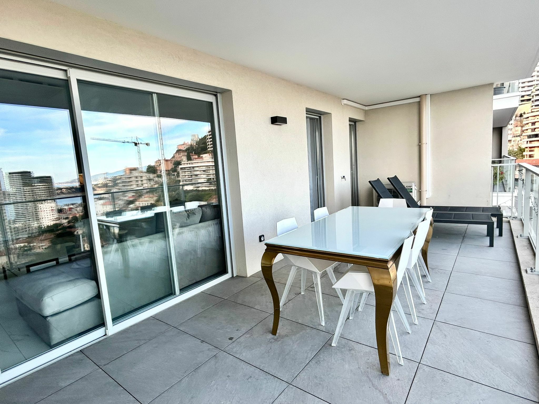 Superbe appartement meublé 3 pièces avec terrasse, à proximité immédiate de Monaco
