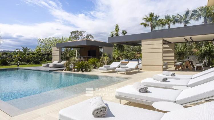 Villa d'architecte neuve au coeur d'un domaine privé à Saint-Tropez