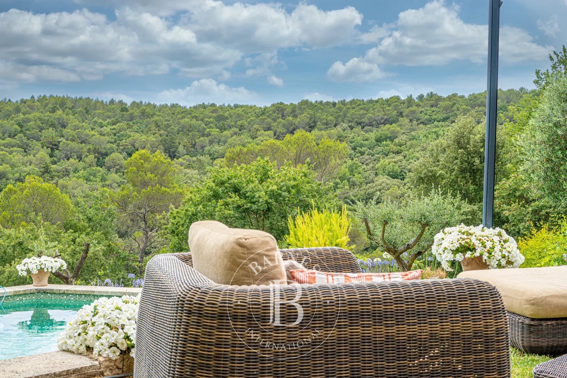Valbonne - Unique propriété à pied du village - Terrain 1,6 hectare