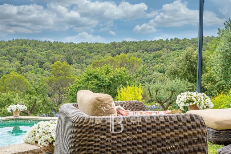Valbonne - Unique propriété à pied du village - Terrain 1,6 hectare