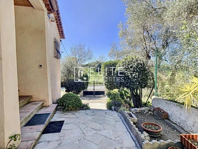 Mougins – Maison avec dépendances, garage XXL et terrain en restanques
