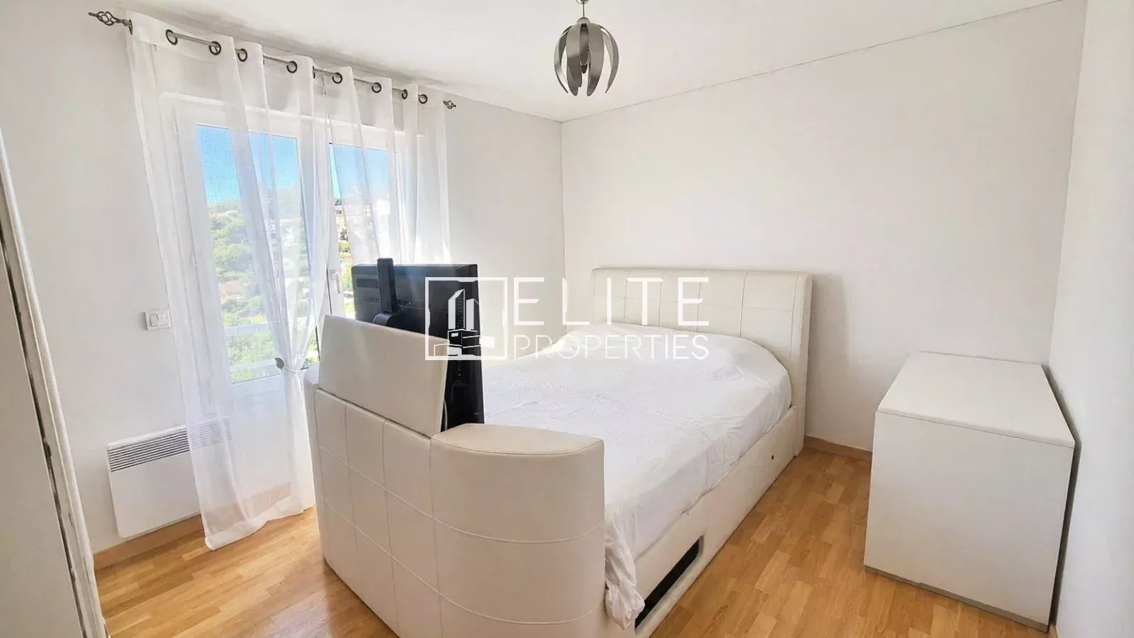 APPARTEMENT 3 PIÈCES 72 m² + GARAGE & CAVE – PISCINE – LE CANNET