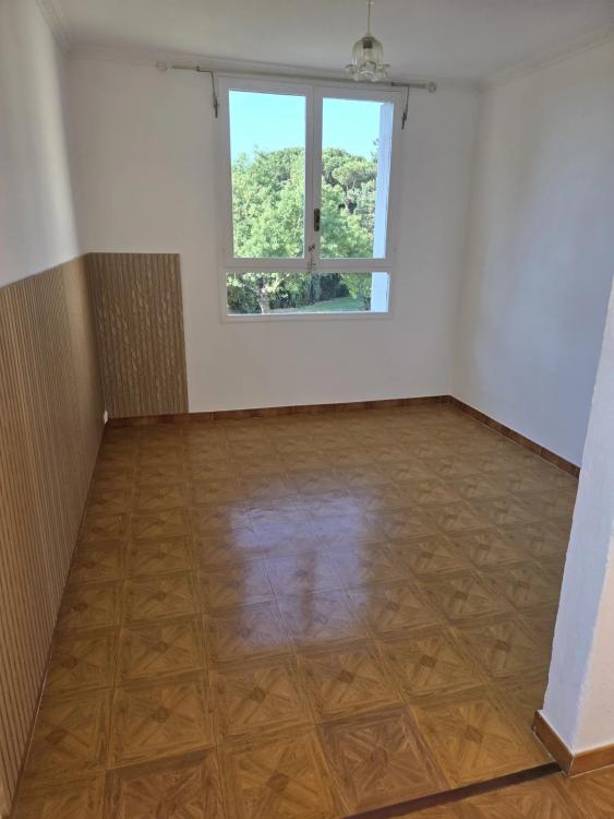 Fréjus - T3 à rafraîchir à 5 mns du centre à pied