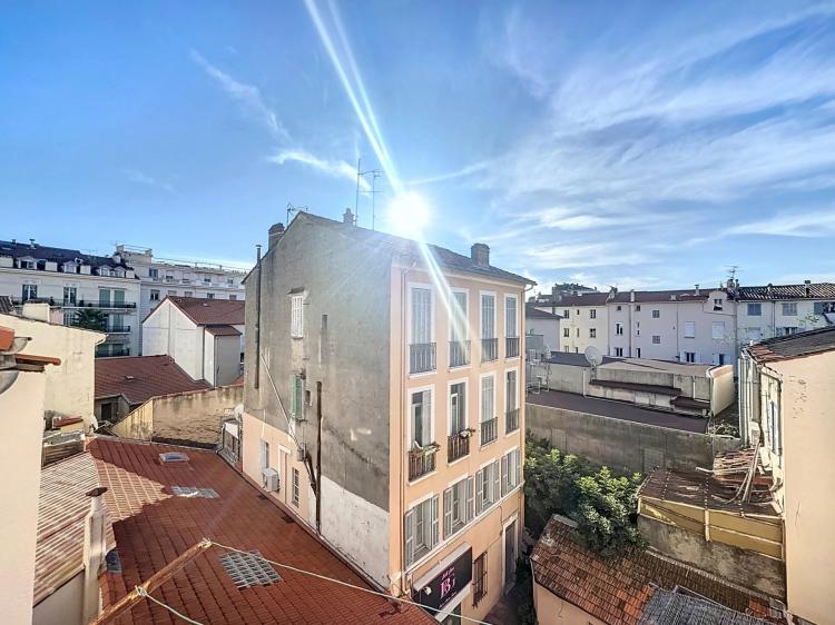 CANNES BANANE  PLEIN CENTRE LUMINEUX 3 pièce(s) 43.82 m2