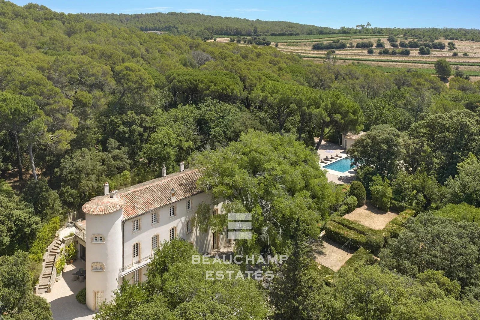 Château d'exception de 15 chambres au cœur d'un domaine préservé – Lorgues