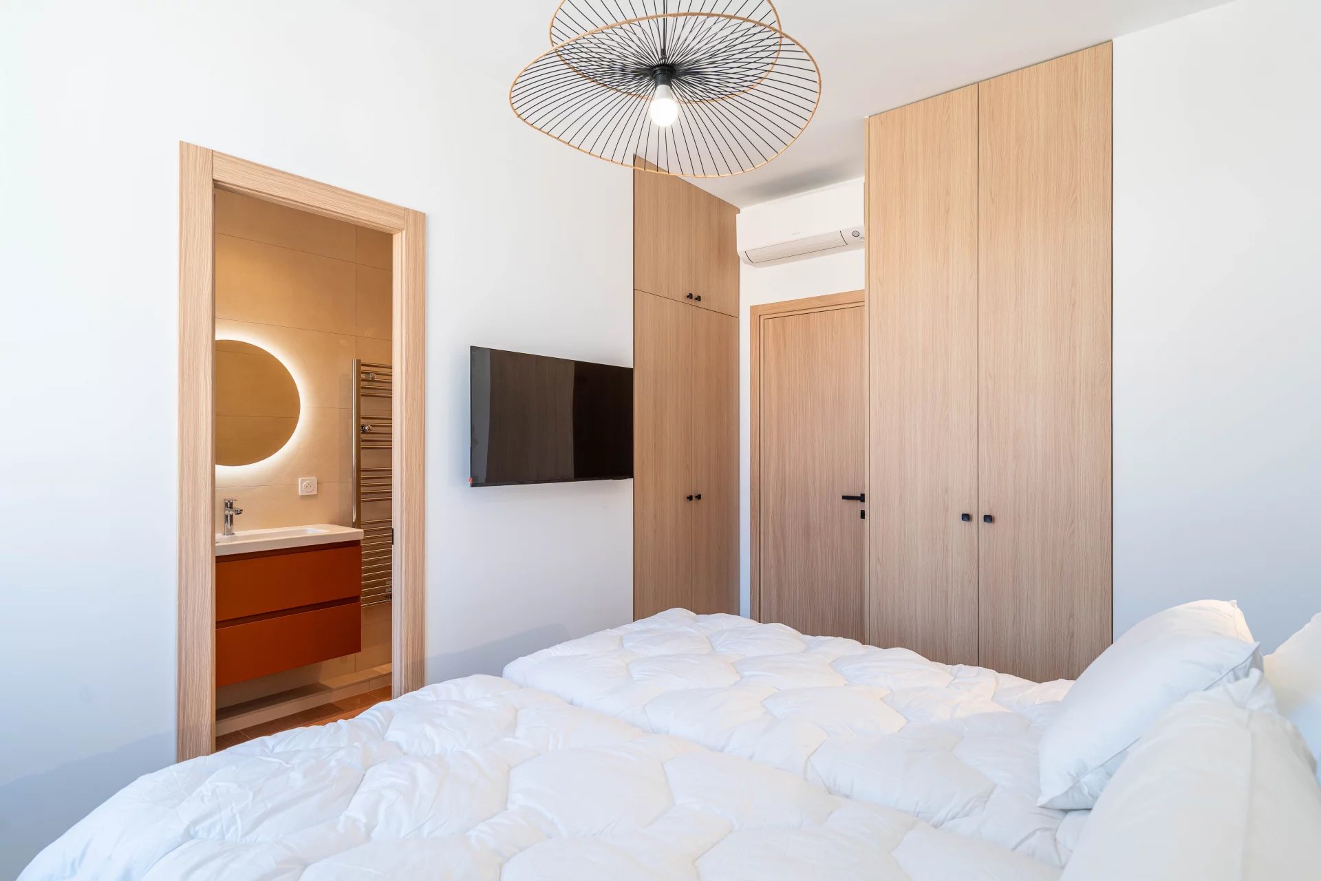 CANNES RUE HOCHE - 4P - DERNIER ETAGE - BALCON - RENOVATION HAUT DE GAMME