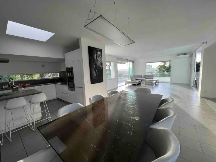 Villa contemporaine 258 m² – Vue mer, piscine, prestations haut de gamme