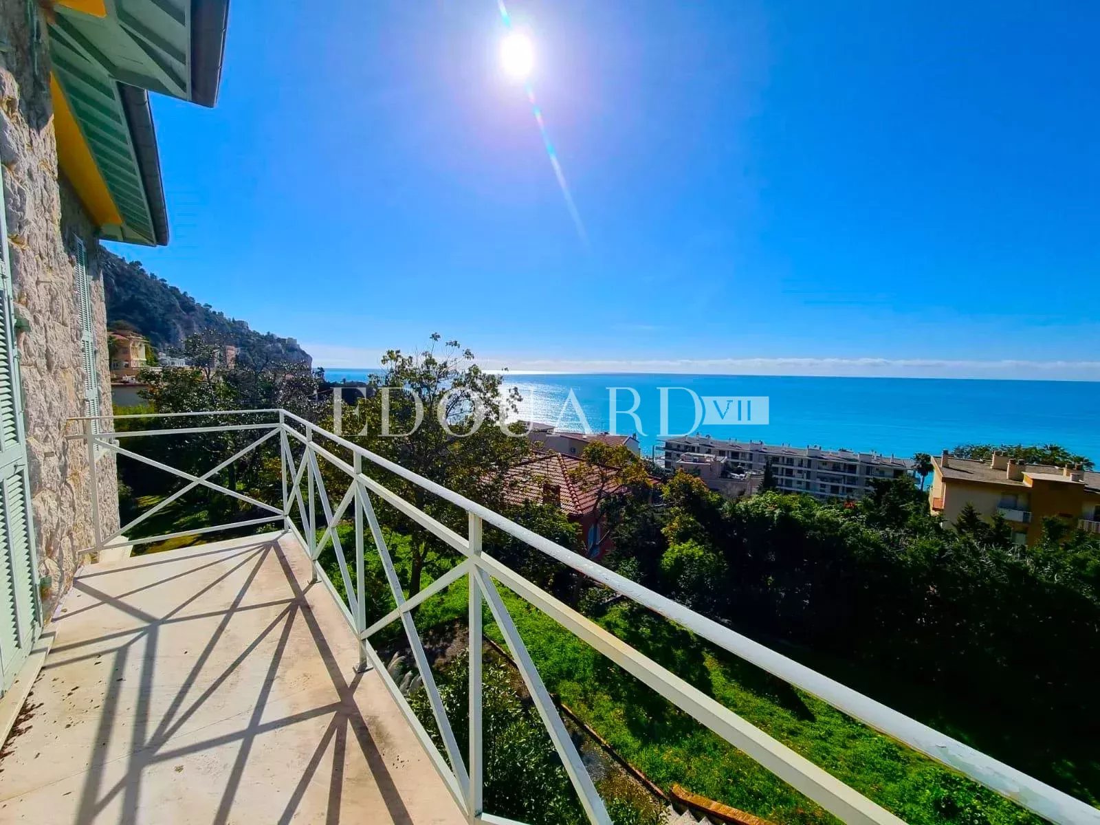 Magnifique propriété avec splendide vue mer panoramique, grande piscine, vaste pool house et immense jardin arboré