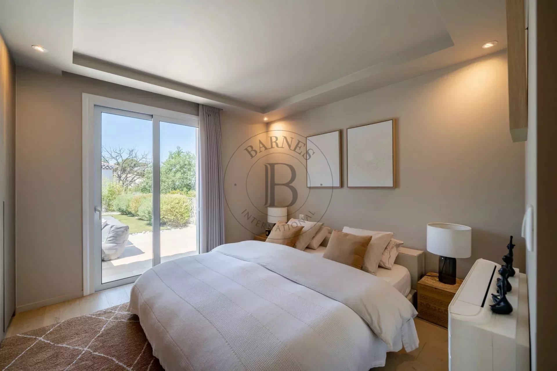 MOUGINS - VILLA RÉNOVÉE - DOMAINE SÉCURISÉ